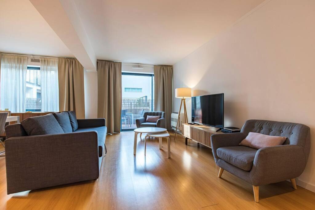 Downtown 2-bedroom W/terrace