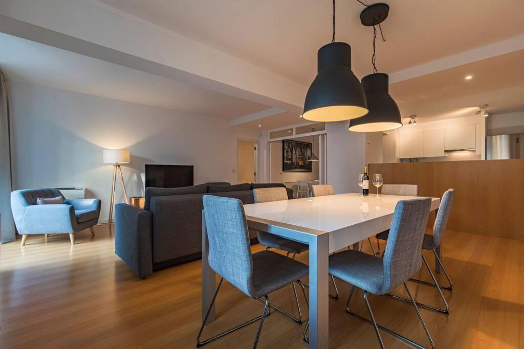 Apartment Downtown 2-bedroom W/terrace *