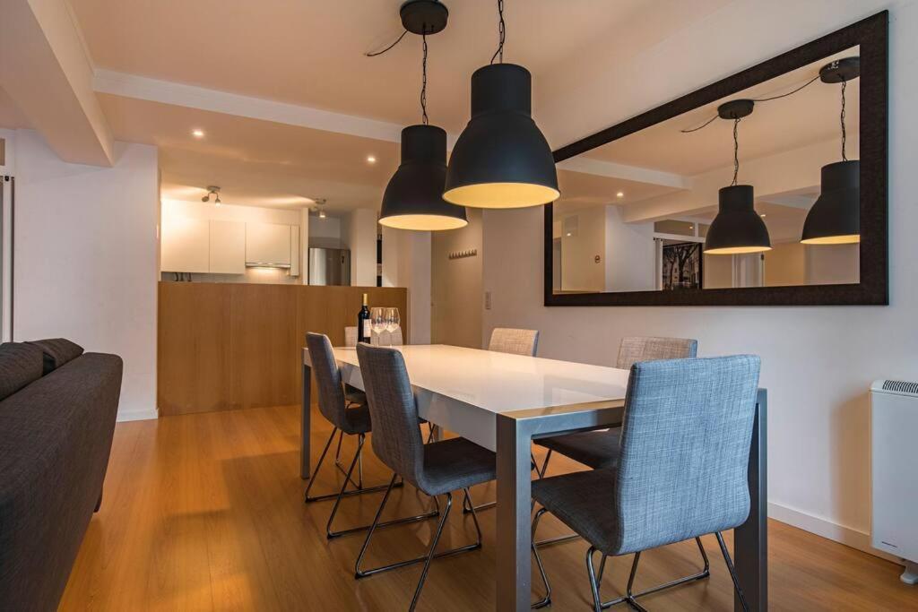 Downtown 2-bedroom W/terrace Apartment *